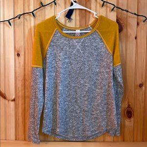 Cute yellow shoulder grey long sleeve